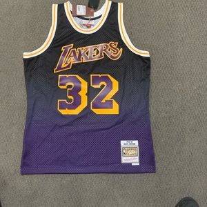 1
Mitchell & Ness Magic Johnson Lakers NBA Fadeaway SWINGMAN Jersey 1984 LARGE